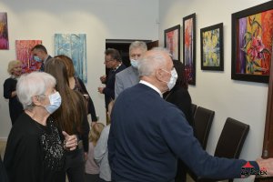 Wystawa malarstwa i witraży Barbary Żelaznej pt. Z kolorami przez życie iść oraz koncert Piotra Resteckiego