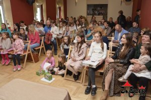 Rozstrzygnięcie IX Edycji Wojewódzkiego Konkursu Plastycznego - MOJA MAMA. Wystawa i Koncert Piotra Resteckiego – fotorelacja