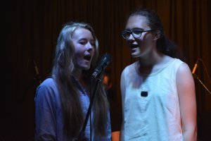 Koncert uczestników Kreatywnych Warsztatów Wokalnych pod kierunkiem Kasi Stanek