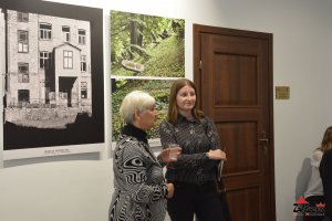 Fotorelacja z wernisażu wystawa fotografii pt. "ULOTNA PAMIĘĆ"