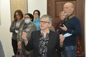 Wernisaż wystawy - Ludowe wycinanki autorstwa Lucyny Kozłowskiej oraz prezentacja wyrobów regionalnych w wykonaniu Czarcich Babek i Dąbrowianek