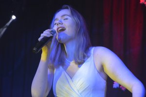 Koncert Zameczkowego Studia Piosenki Andrzeja Wolskiego i Studia Gitarowego Piotra Resteckiego dedykowany wszystkim ukochanym Babciom i Dziadkom - Fotorelacja