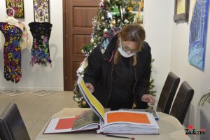 Fotorelacja z wręczenia nagród Laureatom II Ogólnopolskiego Konkursu Plastycznego Art-Recycling - Eco Ozdoba Choinkowa. Wystawy nagrodzonych prac