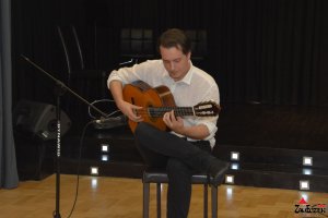 Wakacyjne Warsztaty Gitatowe z Piotrem Resteckim MUZYCZNE LATO