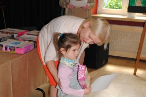Rozdanie nagród w V Konkursie Plastycznym pt. "Moja Mama"