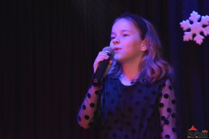 Koncert Zameczkowego Studia Piosenki Andrzeja Wolskiego i Studia Gitarowego Piotra Resteckiego dedykowany wszystkim ukochanym Babciom i Dziadkom - Fotorelacja