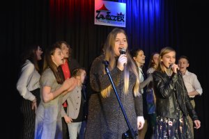 Koncert uczestników feryjnych warsztatów wokalnych pod kierunkiem Grażyny Łobaszewskiej i Andrzeja Wolskiego