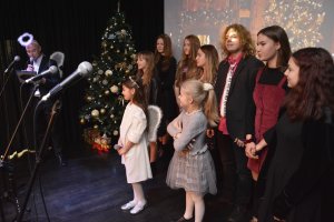 ANIELSKIE PODSZEPTY - wystawa oraz Koncert DOBREGO ROKU w wykonaniu wokalistów Zameczkowego Studia Piosenki - fotorelacja