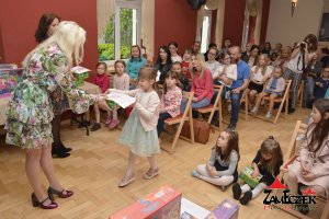 Rozstrzygnięcie IX Edycji Wojewódzkiego Konkursu Plastycznego - MOJA MAMA. Wystawa i Koncert Piotra Resteckiego – fotorelacja
